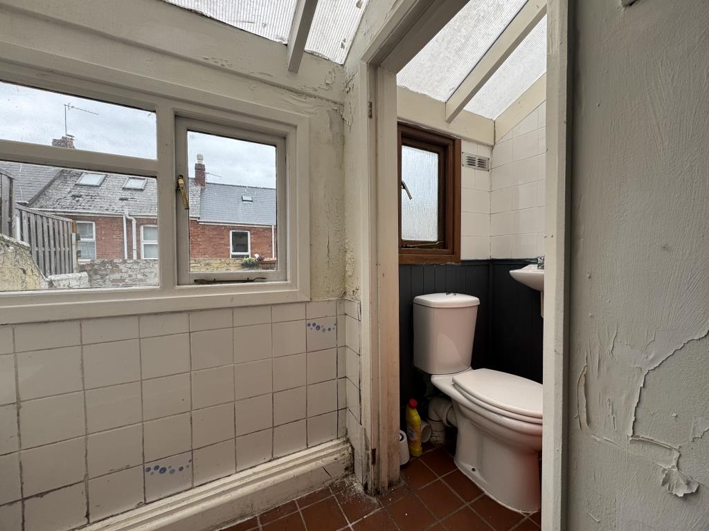 Lot: 152 - TWO-BEDROOM MID-TERRACE HOUSE IN NEED OF RENOVATION - Downstairs toilet/utillity